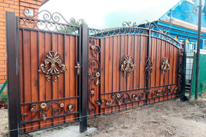 Откатные ворота на сваях